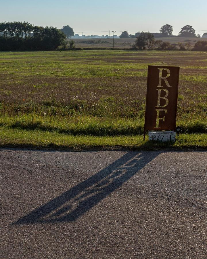 לינה וארוחת בוקר יסטאד Red Bird Farm מראה חיצוני תמונה